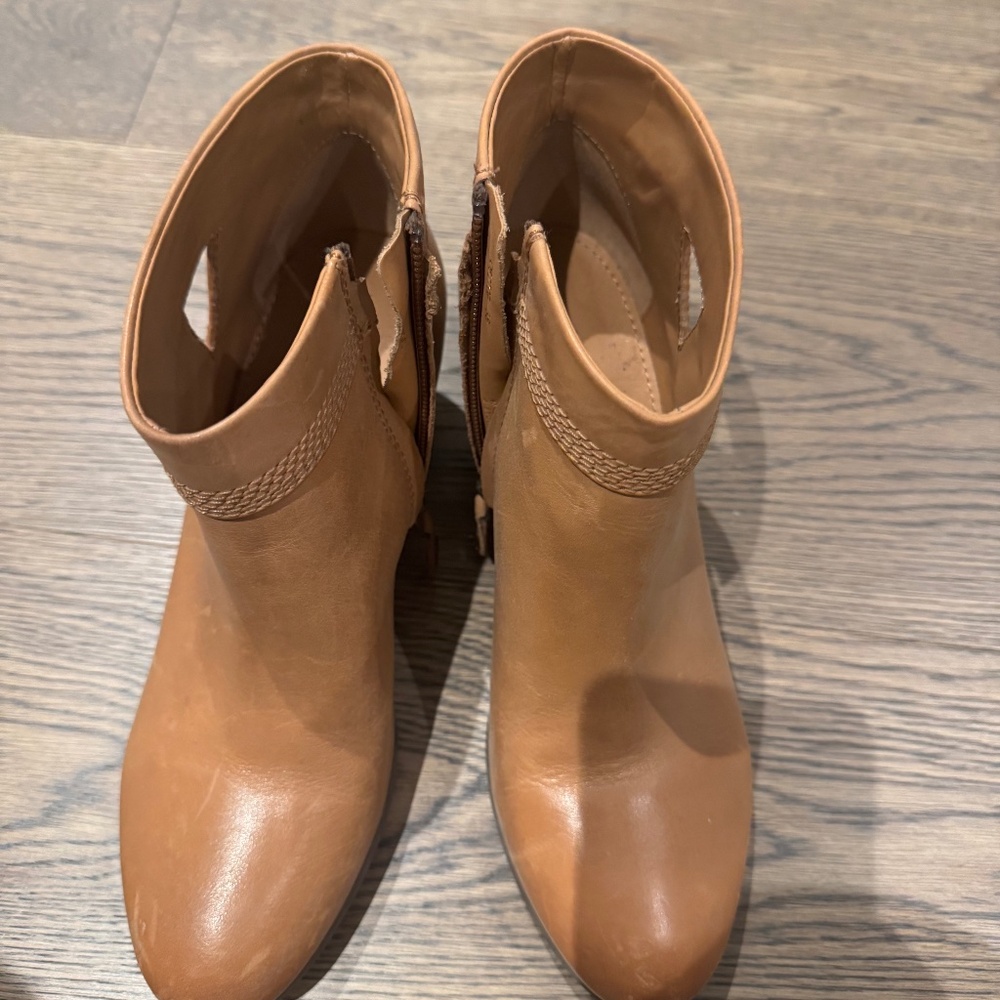Geox camel color leather ankle boots - size 8